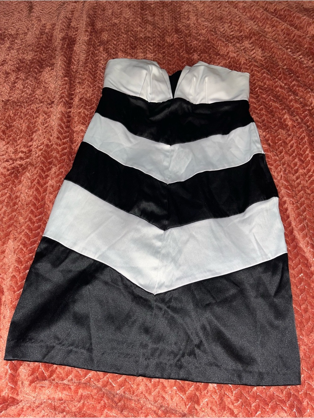 Charlotte Russe Strapless Black and White Chevron Bust Dress. Size 4.